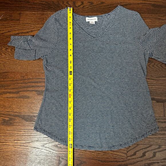 3/$20 Liz Claiborne Women's Medium Linen Blend Blue & White Striped Blouse - Picture 8 of 8